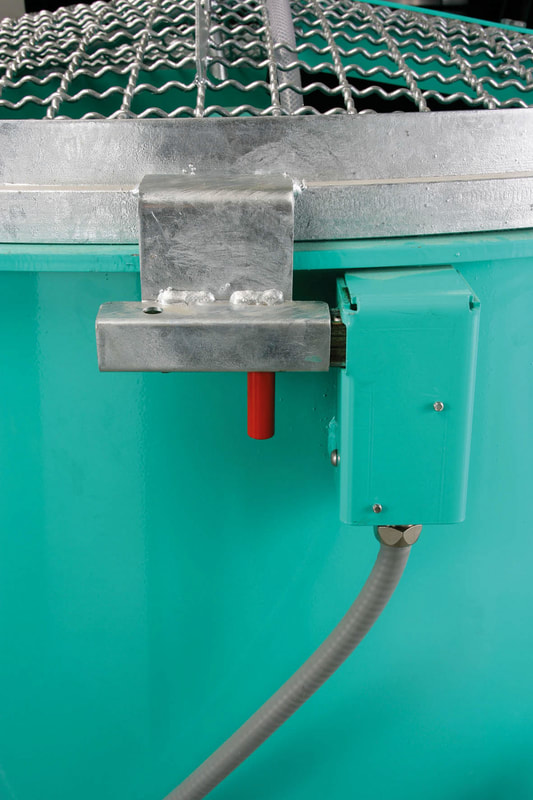 Mix 750 Vertical Shaft Mixer - Safety Grate Latch